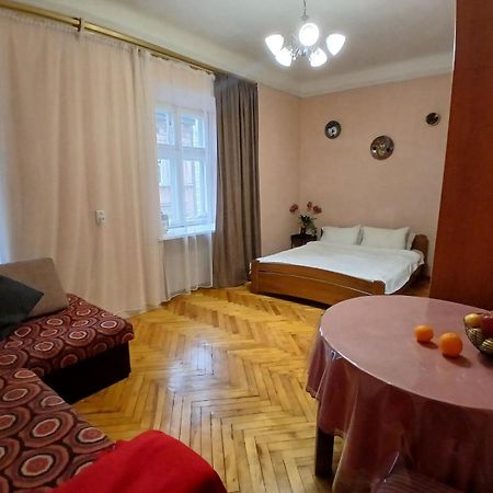 Бюджетная Квартира На Леси Украинки Lviv Ngoại thất bức ảnh