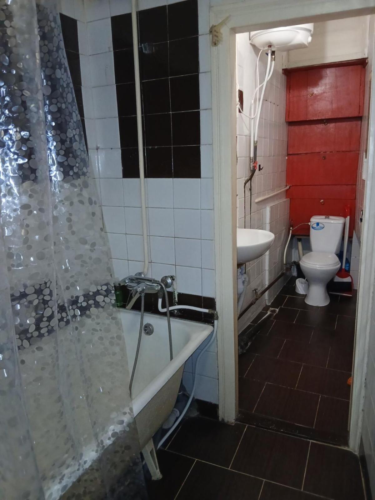 Бюджетная Квартира На Леси Украинки Lviv Ngoại thất bức ảnh