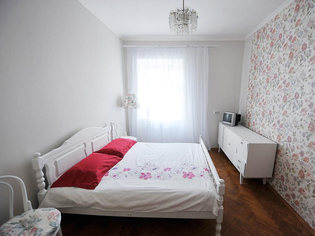 Бюджетная Квартира На Леси Украинки Lviv Ngoại thất bức ảnh