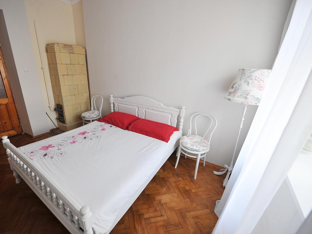 Бюджетная Квартира На Леси Украинки Lviv Ngoại thất bức ảnh